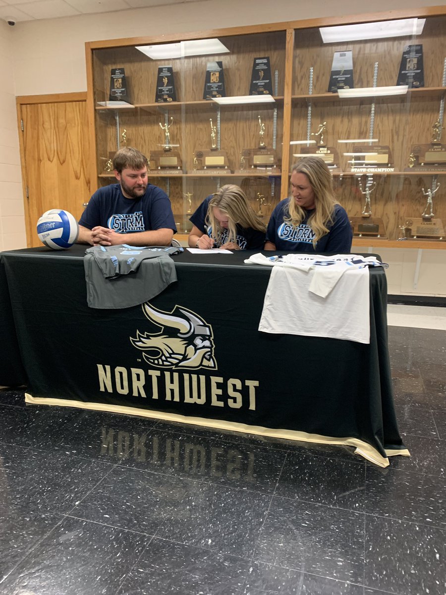 SCCBobcatVB's tweet photo. Southeast would like to congratulate Makayla Rhoads @makalarhoads, of @GINWvolleyball on making it official today!  Please help us welcome her to the Storm family!! #SCCVB #GoStorm https://t.co/XZhw5Csfqp