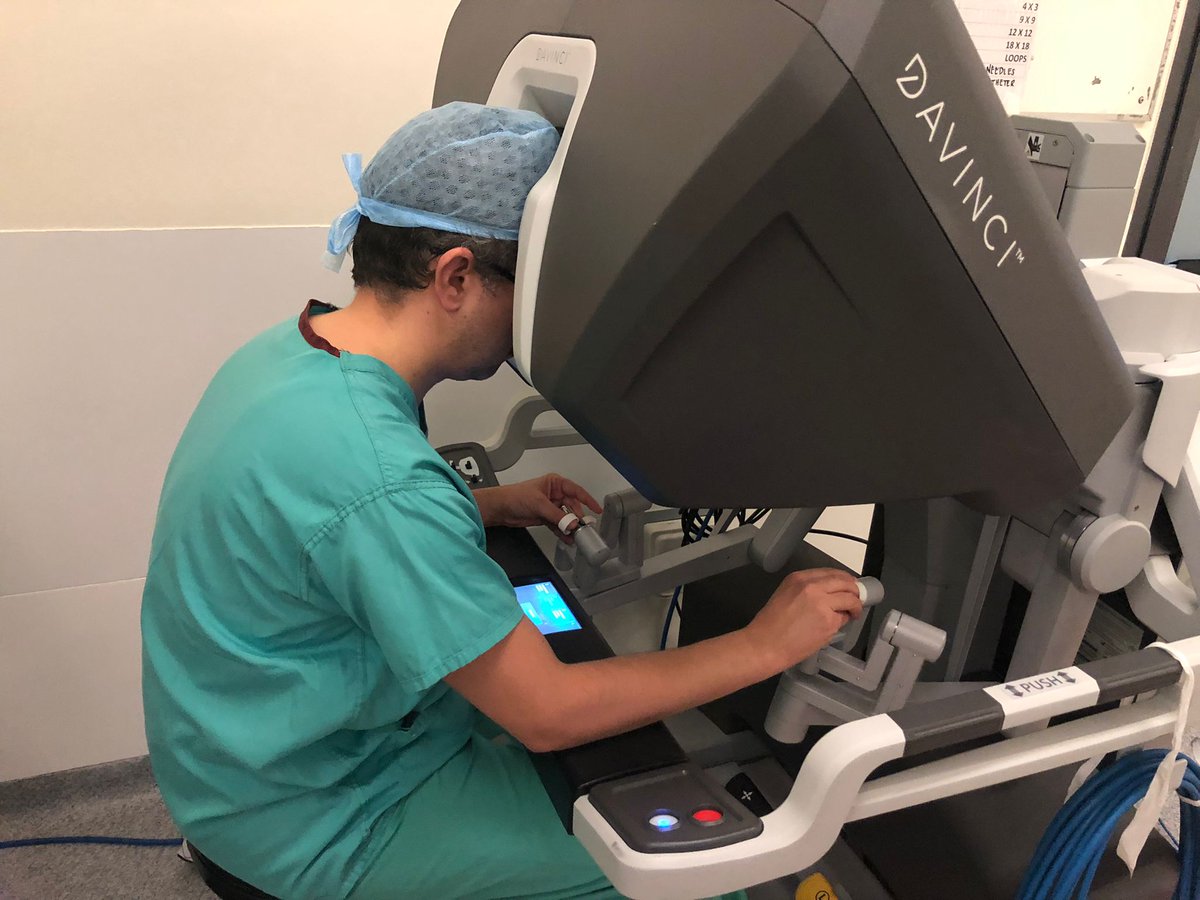 m_rabie's tweet photo. Excited about my robotic experience @NNUH &amp; thankful to @ishaikh4 @Ahmedelhadi2010 &amp; @IntuitiveSurg for providing the "Resident Program". Surely it makes a difference before fellowship. Will be working through @Dukes_Club with @IntuitiveSurg  to make this available to UK trainees https://t.co/Wp4IvjQfoy