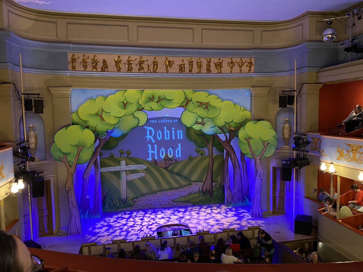 Panto time! Well done <a href="/TheatreRoyalBSE/">Theatre Royal Bury St Edmunds</a> <a href="/MrChrisClarkson/">𝘾𝙝𝙧𝙞𝙨 𝘾𝙡𝙖𝙧𝙠𝙨𝙤𝙣</a>! The best one yet! Brilliant script and brilliant casting! Thank you
