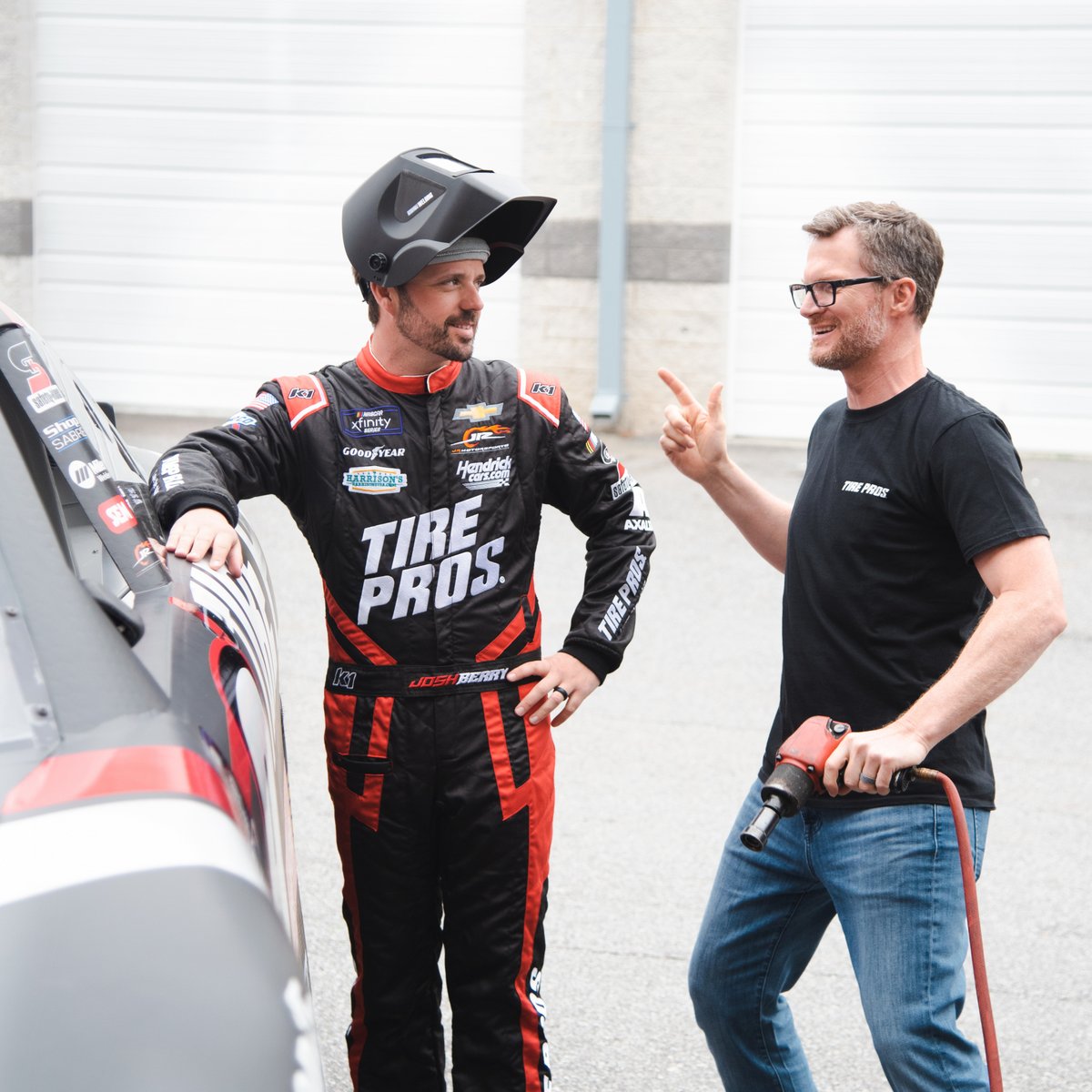 tirepros's tweet photo. Caption this 👇

@joshberry @DaleJr @JRMotorsports
#captionthis https://t.co/ZHF64pWC2M