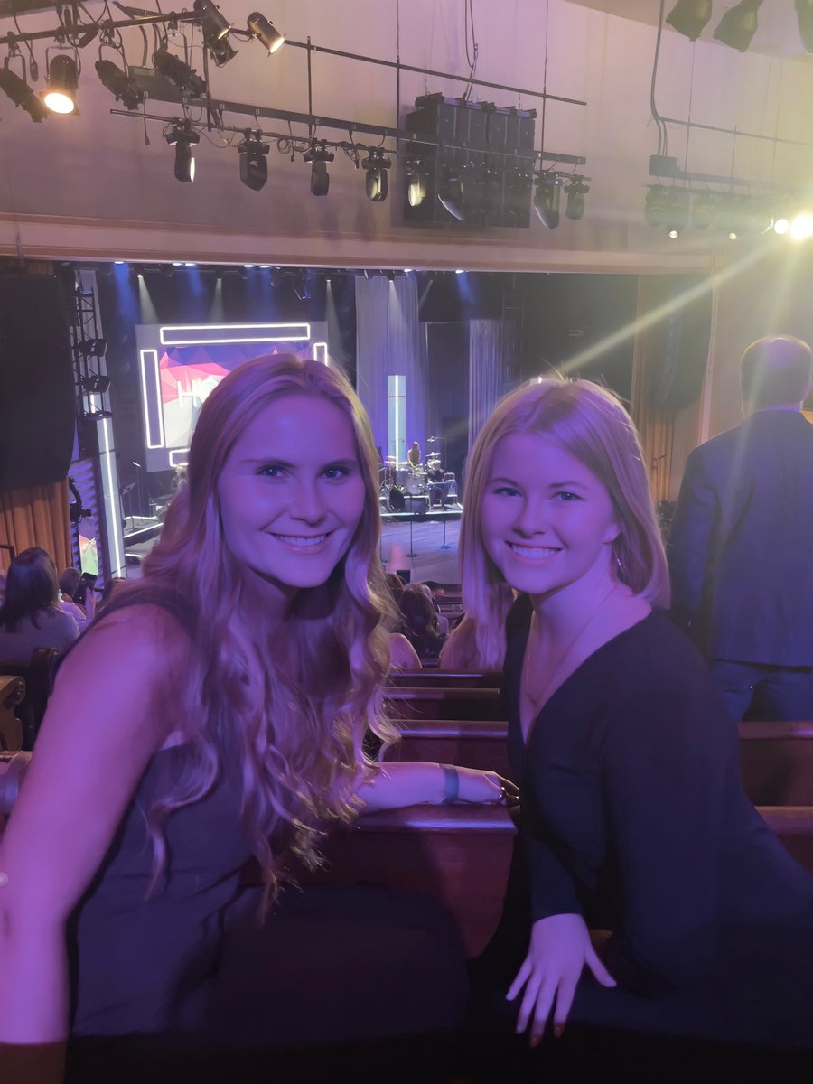ellakoe13's tweet photo. as the semester ends, one of my goals for the last few months was to continue working industry events. I did this AND I also got accepted into belmont service corps so now I have more opportunities then ever to be involved! what a great semester! @TLPBynum #PRBynum0223F https://t.co/JdxKRRaojg