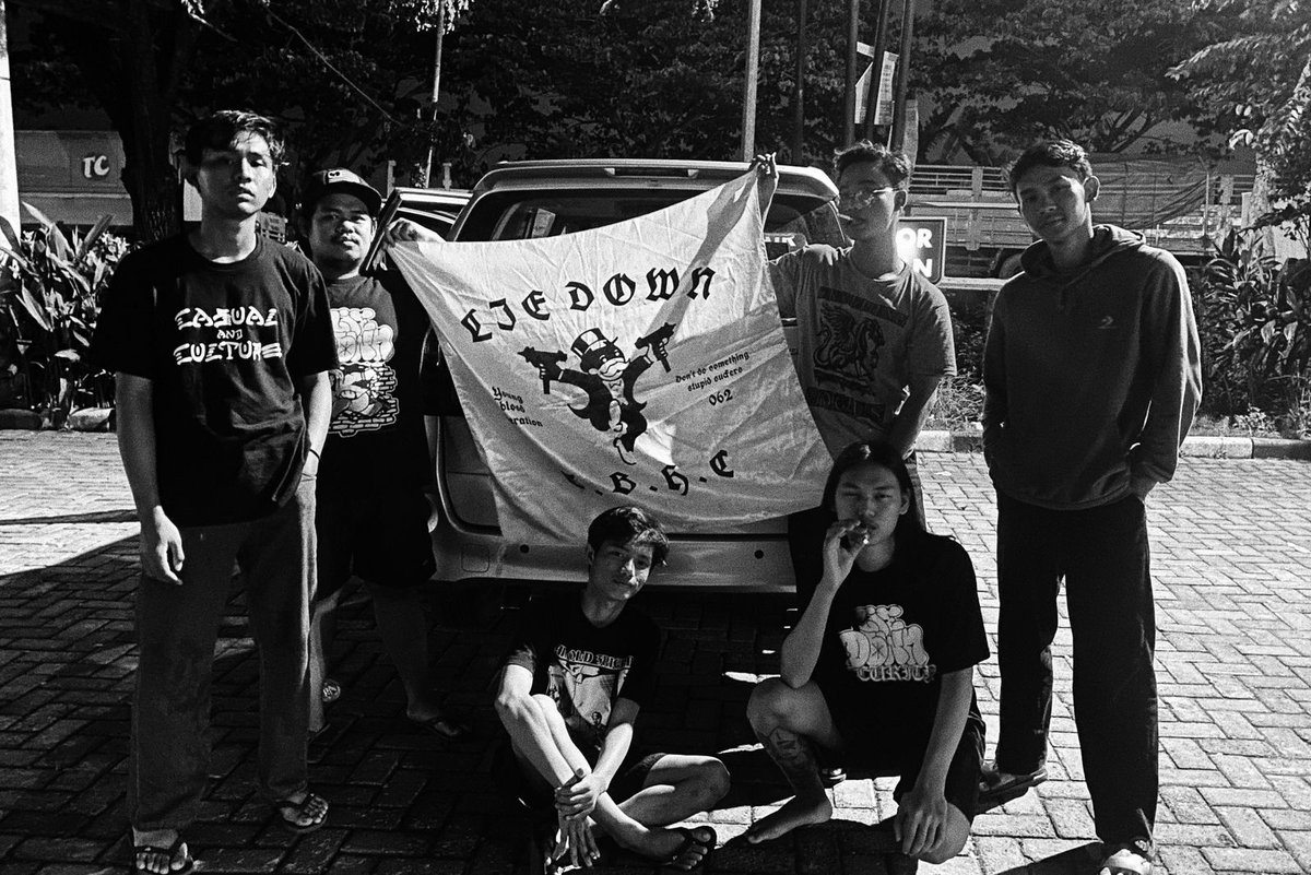 liedowncrew's tweet image. Jalan jalan bersama teman teman