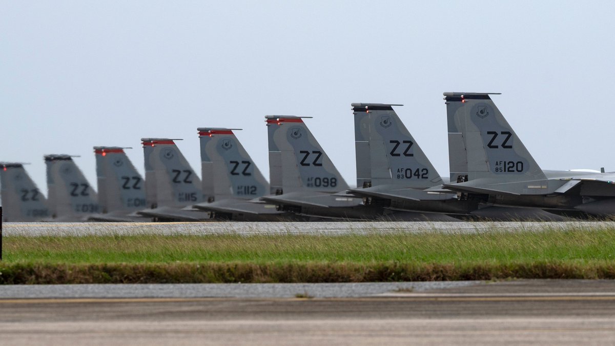 CoronetEast's tweet photo. Ten 18FW F-15s arrived this evening at Kingsley Field #KLMT from Hickam AFB #PHIK as #ZESTY11 and #ZESTY21 flight. Supporting #ALTRV Coronet West 458 were #ADOBE44 flight and #ADOBE51. This marks the first departures as a part of their phased withdrawal from Kadena AFB #RODN. https://t.co/ldG1aDgMPG