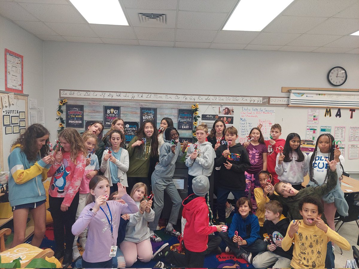 DrYolandaSnipes's tweet photo. CCESJ103 has truly blessed me. We can be silly at moments, and other moments demonstrate the highest levels of learning. My students are enjoying learning and making memories that will forever keep @CrabappleColts in their hearts. https://t.co/ZgC56FKI7n