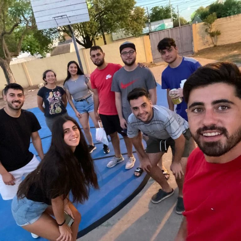 JRriotercero's tweet photo. ¡Hoy tuvimos una tarde de pintura! 🎨👨‍🎨👩‍🎨
Esta vez, colaboramos con la Escuela Modesto Acuña 🏫
Pintamos la cancha de basquet del playon que se encuentra en el patio central del cole 🏀
🙌🏻 ¡Ahora los chicos pueden disfrutar de un espacio más lindo cuando tengan sus recreos! 🙌🏻 https://t.co/mxJHWyR0QP
