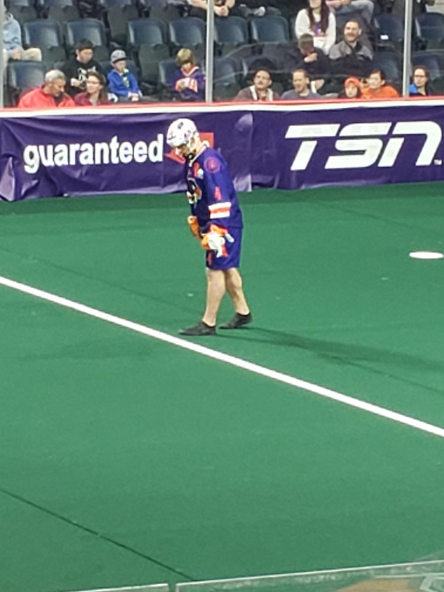 SusanBatchilder's tweet photo. @HFXThunderbirds @NLL what is he wearing for shoes?  3 to 1  7min left in first https://t.co/C4dM0EsYrJ