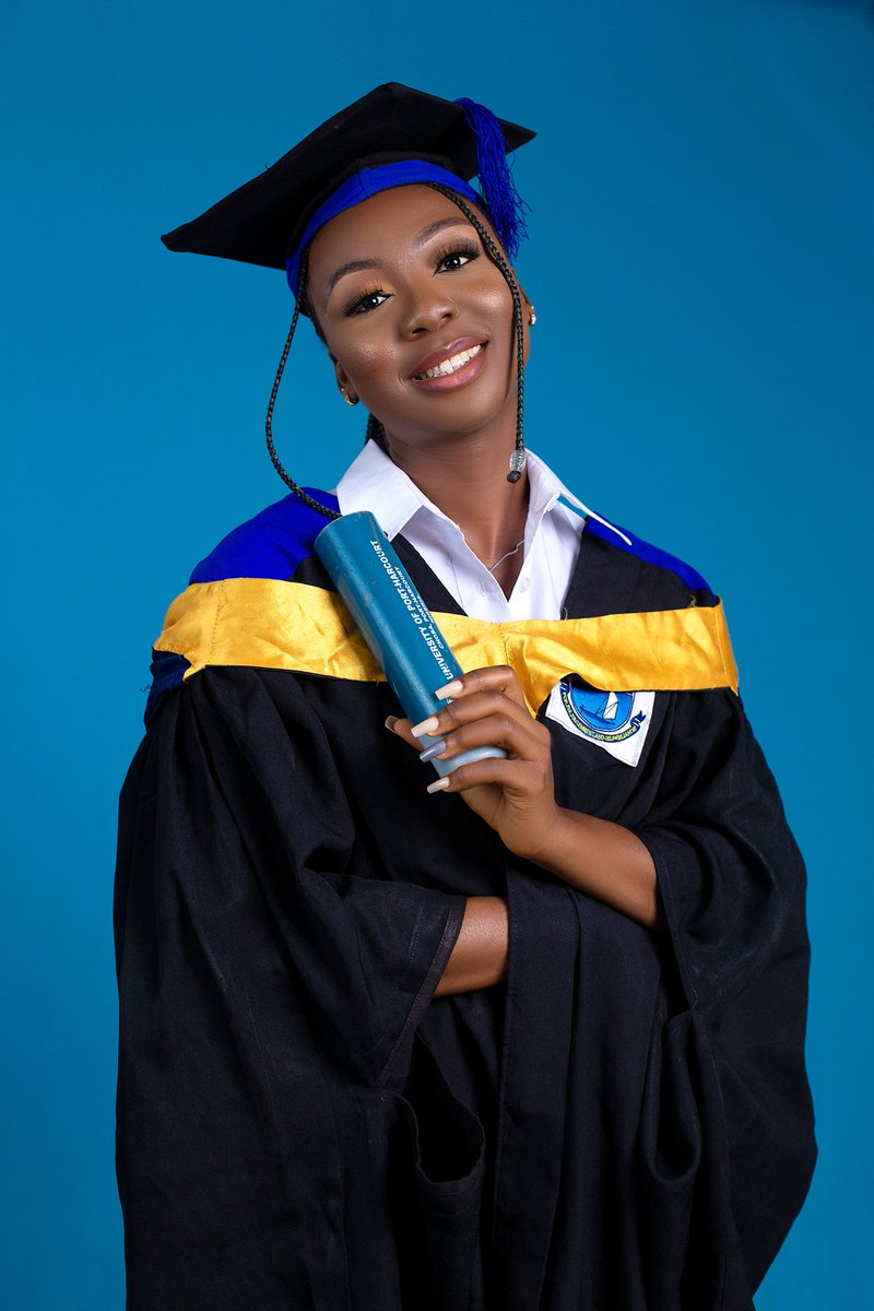 favby_'s tweet photo. GOD DID IT....

Happy Convocation to me🎓❤️❤️❤️❤️
#uniportgraduate
#uniport 
#graduate
#convocation https://t.co/eri9Hl3fr4