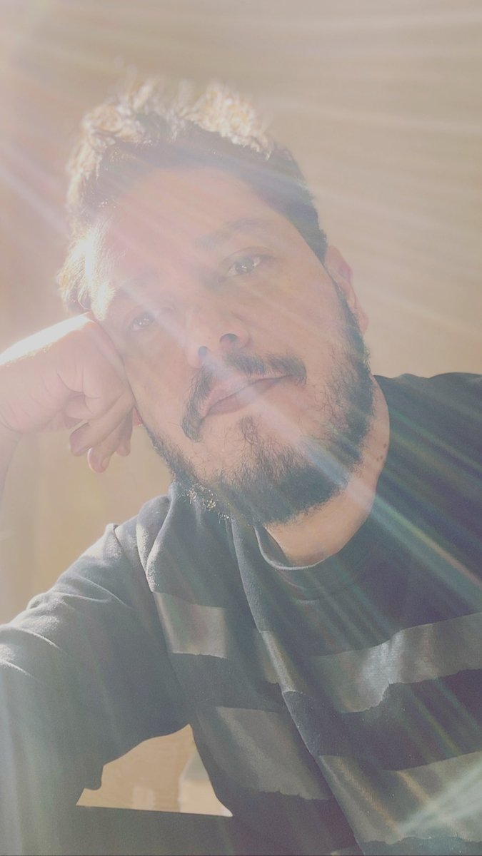 squeezable's tweet photo. Viernes https://t.co/ZONWwjenKn