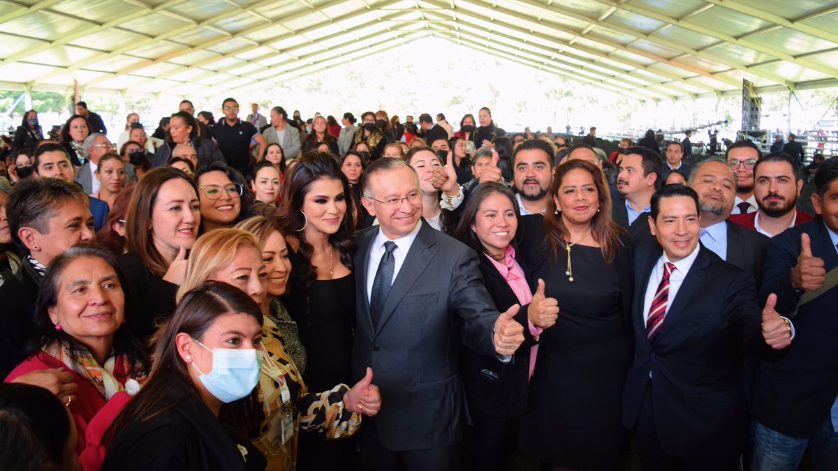 RaymundoMC's tweet photo. Este informe es de todos ustedes, reflejo del trabajo en equipo, la unidad y la capacidad de todas las y los toluqueños, hoy #Toluca esta renaciendo y mostrando su gran potencial.
¡Que viva la capital y el corazón de nuestro Estado de México! #1erInformeRaymundoMartínez https://t.co/WxRjyRUeSt
