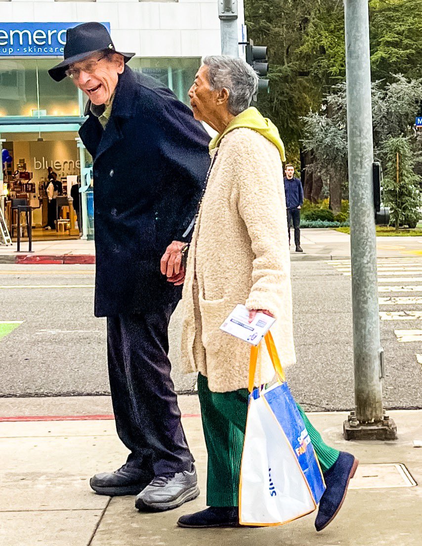 90’s are the new 50’s! .
.
#richardgreenla #illgrammers #moodygrams #photographer #photographyy thestreetphotographically #streets_storytelling  #depthobsessedlook #creativeoptic #cityunit #ourstreetdays #gramslayers #ipcsharethestreet #ageing #ageinggracefully #ageisjustanumber
