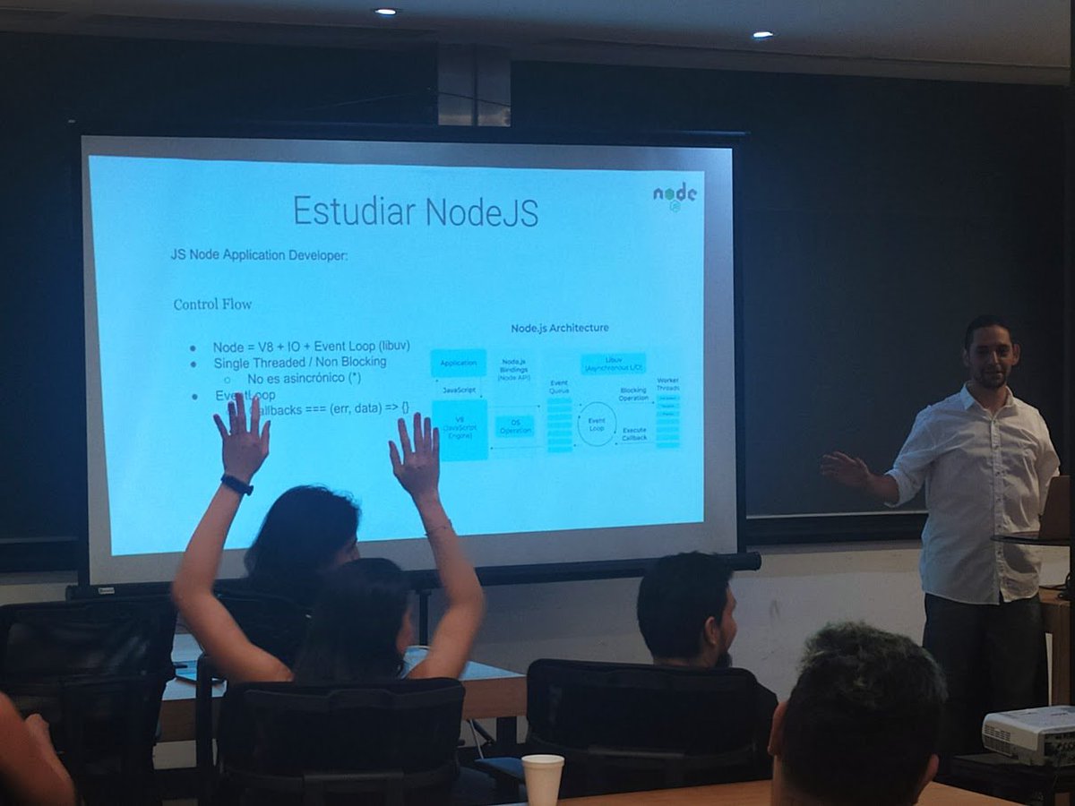 banodejs's tweet image. El control flow es una de las claves de NodeJS, entender ese proceso te ayudará a optimizar los procesos