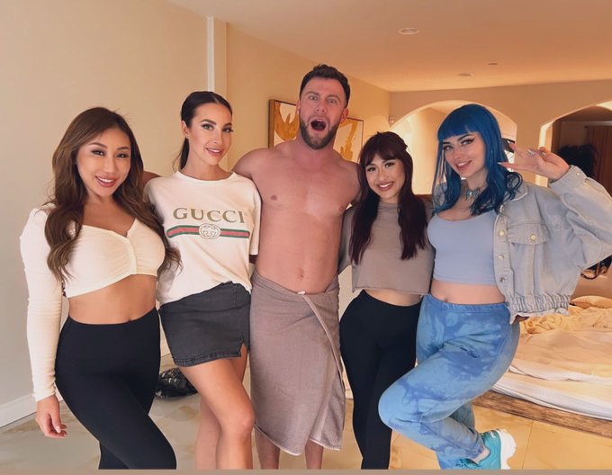 I was blessed today by the @bellesahouse @jackystjames with my own Reverse GB I&rsquo;m one lucky SOB  W/ @KittyBaby_Cam<a class="tags" href="/tag/bellesahouse">@bellesahouse</a><a class="tags" href="/tag/jackystjames">@jackystjames</a>