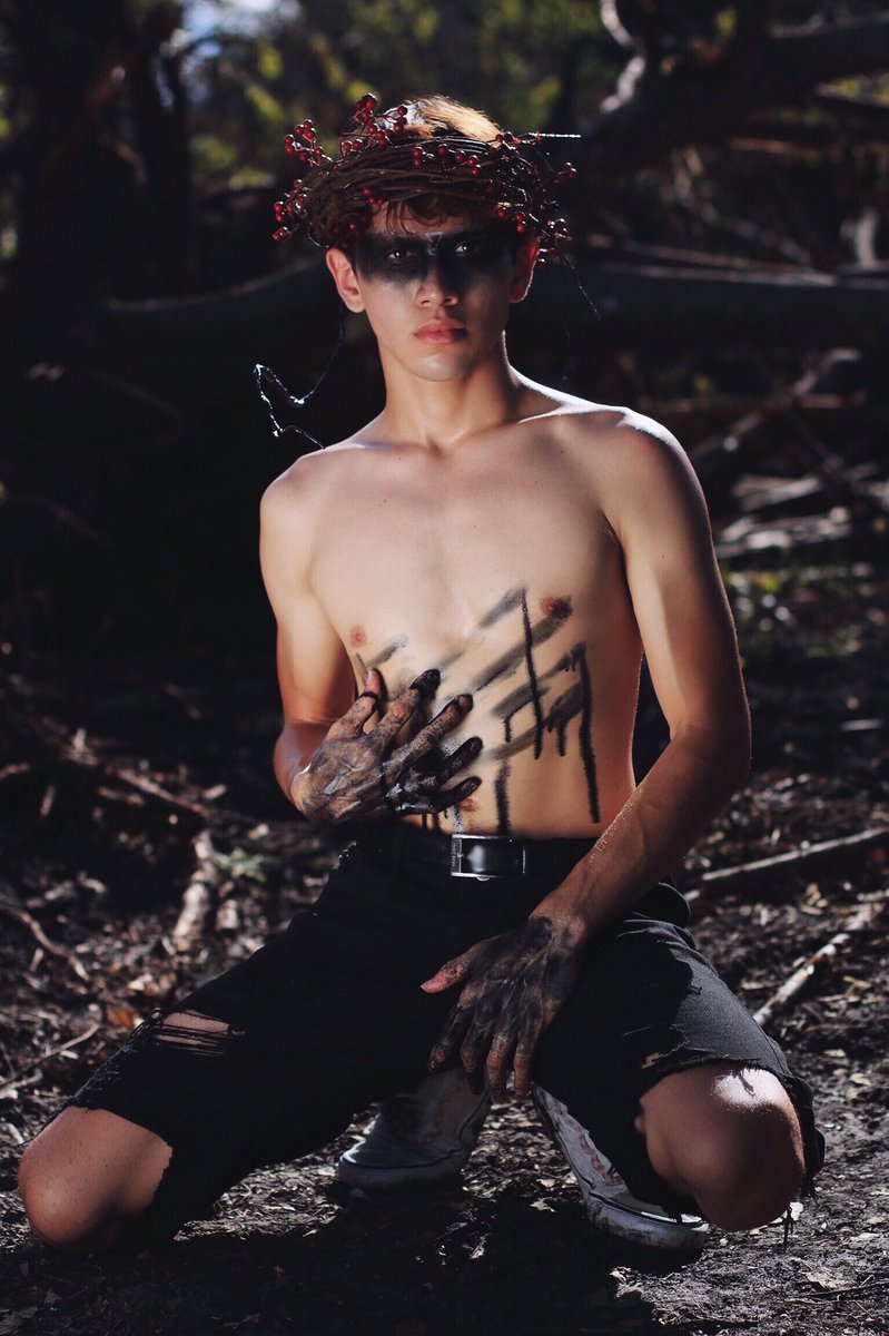 GilinskyPhoto's tweet photo. American holly in Belize 🇧🇿 with Angelo. 2/4 more on my IG #grunge #photography #malemodel #tistheseason https://t.co/07tNr7jept
