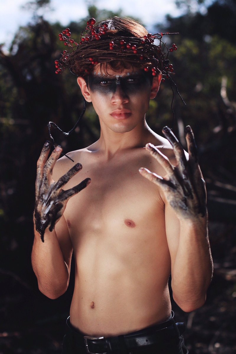 GilinskyPhoto's tweet photo. American holly in Belize 🇧🇿 with Angelo. 2/4 more on my IG #grunge #photography #malemodel #tistheseason https://t.co/07tNr7jept