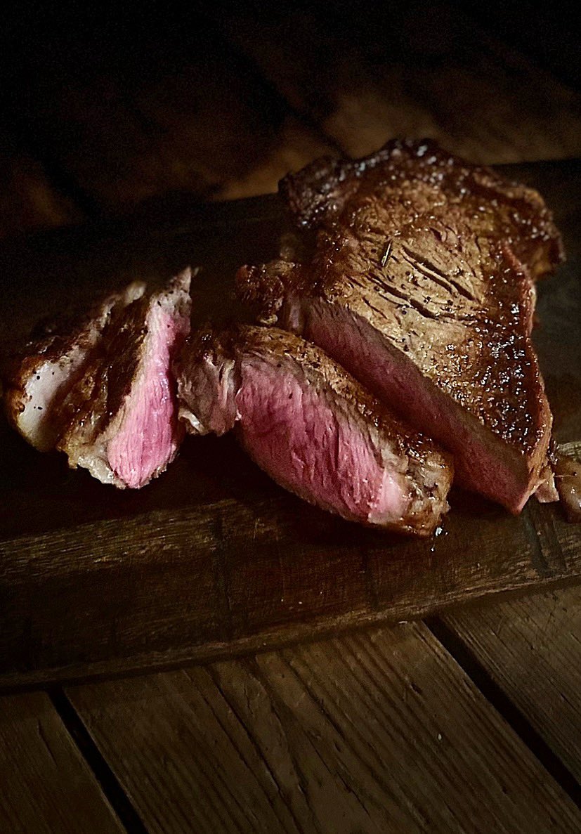 gsdreams's tweet photo. All done… #seared #gorare #beef #stripsteak #fridaynightspecial @CertAngusBeef @Beef https://t.co/Olam9egiFF