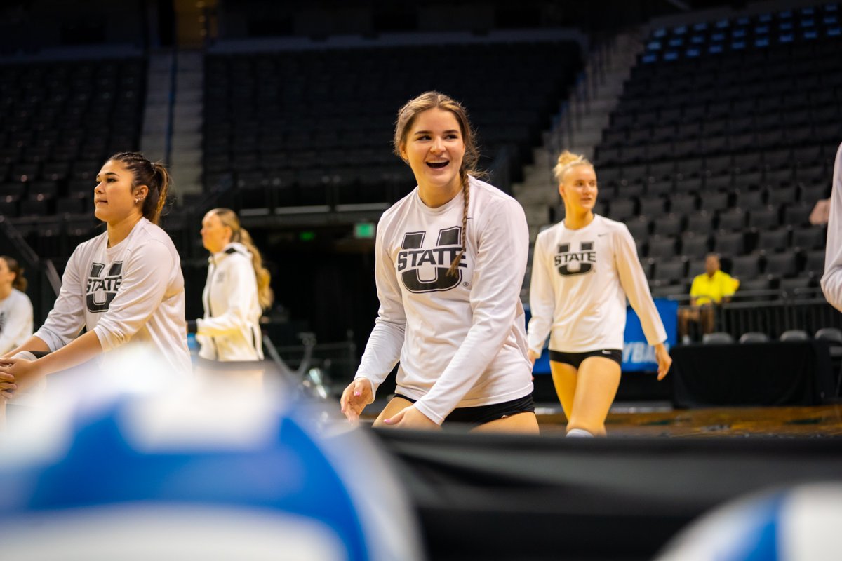 USUVolleyball's tweet photo. it's showtime ✨

#AggiesAllTheWay https://t.co/R4kXL8Aln3
