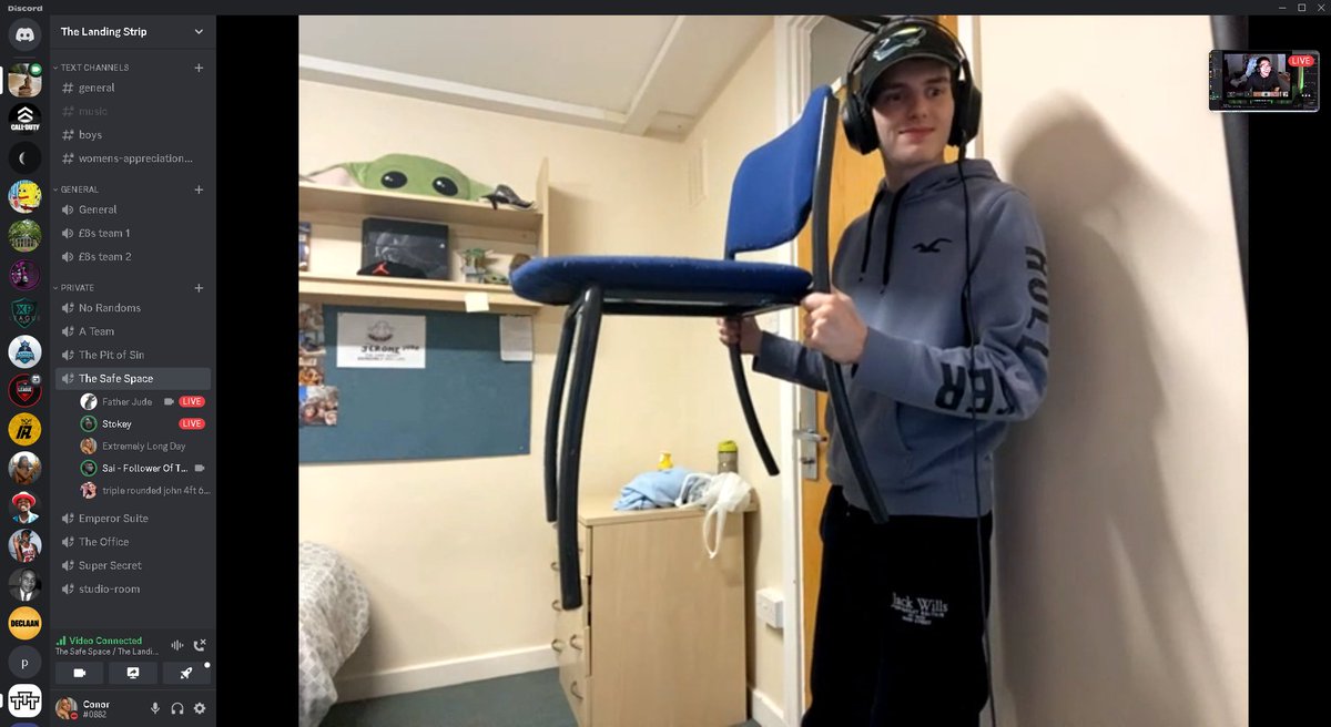 .<a href="/RattlyEU/">Jude</a> wtf is this?