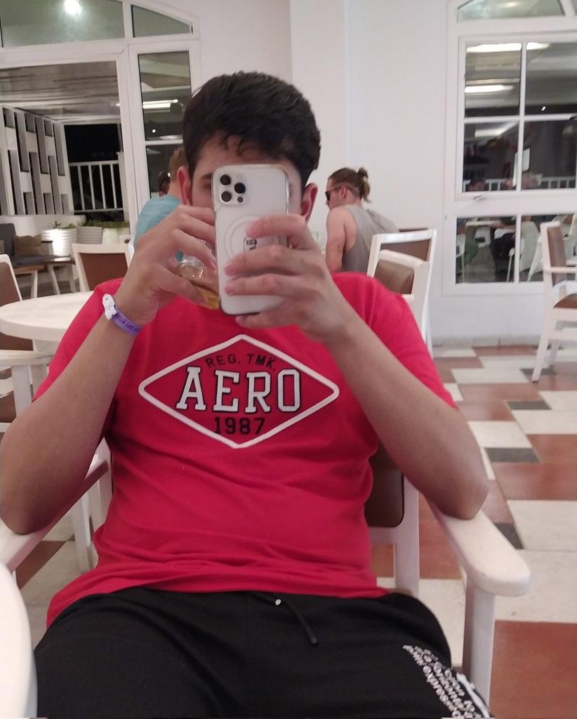 dream_2k4's tweet photo. Mi.novio no me hace caso 🥺🥺 https://t.co/Jp1uPdOZbv