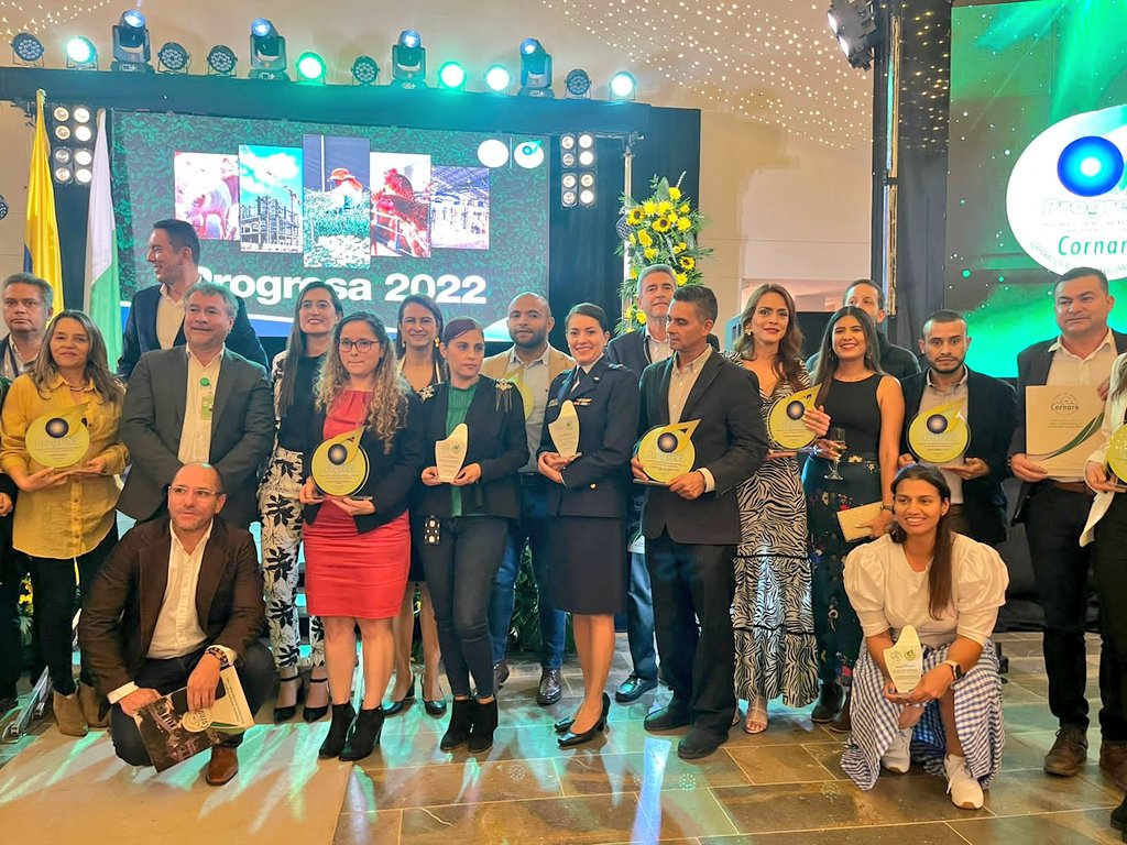 FuerzaAereaCol's tweet photo. Por las iniciativas eficientes de ulitización de recursos naturales y energéticos en el oriente antioqueño, su @FuerzaAereaCol  fue galardonada con el #PremioProgresa, otorgado por @cornare.

#MiFuerzaAérea🇨🇴 
#CustodiosDelMedioAmbiente 
#CACOM5 https://t.co/2JS1KZcAN7