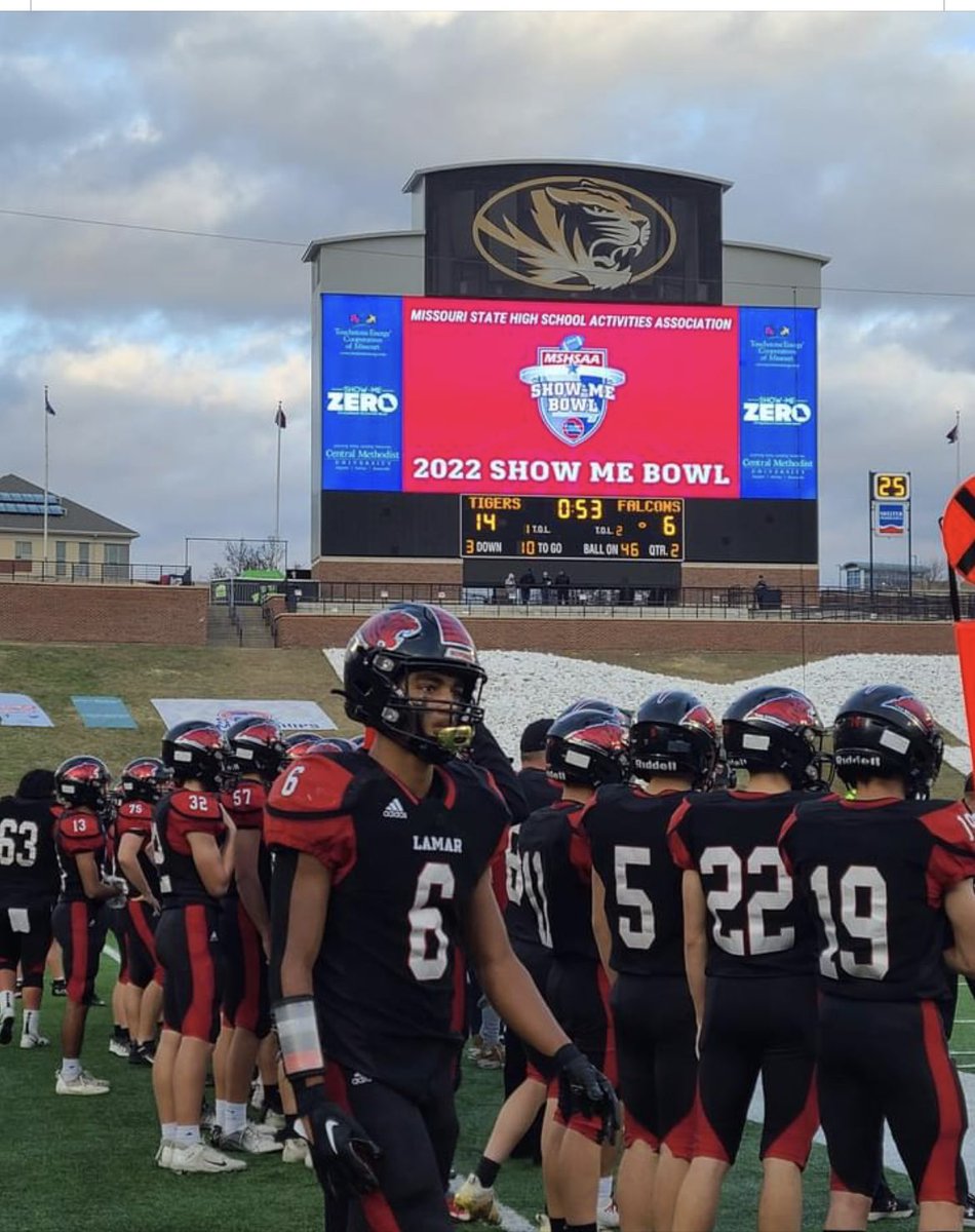 mediaNXTlevel's tweet photo. After a hard fought Class 2 State Championship football game a very good Blair Oaks team gets the W over Lamar. Great job boys & a great season Lamar Tigers! #LevelUpNXT
@JoplinGlobe @J_GlobeSports
Powered by @MidMoBank
Picture taken by MSHSAA https://t.co/DlQJc34Uyd