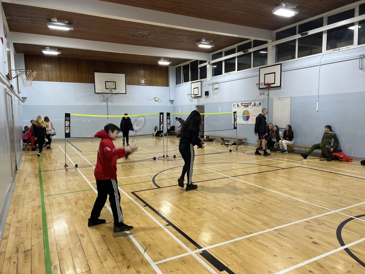😎Govan High Club😎
Busy Club tonight over 40+ Y/P - activities were Badminton &amp; Futsal. 

Y/P played killer badminton🏸 - using hand &amp; eye coordination skills / Futsal⚽️ - Communication skills 

Thanks to <a href="/TNLComFundScot/">The National Lottery Community Fund Scotland</a> for funding this work - &amp; <a href="/GovanPEdept/">Govan PE department</a> for the Zig nets