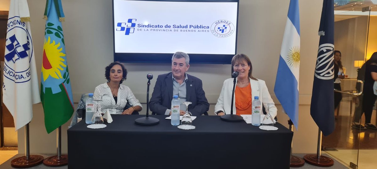 vascozubieta's tweet photo. Hoy entregamos Certificados de la Especialización de Enfermería en “Cuidados Críticos”. Primer Acto de Egresados de nuestro flamante Instituto de Formación y Capacitación de la localidad de Mar del Plata. “Esto se logra, con el esfuerzo solidario de todos los afiliados” https://t.co/d0bNWVJbF5