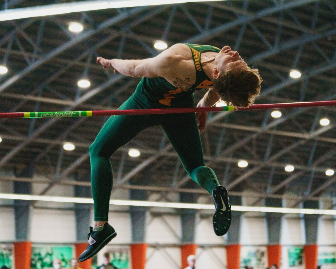 NDSUTrackField's tweet photo. Elijah Hylen cleared a personal-best 6-09.75 (2.08m) in the high jump. https://t.co/Yju7KkPltH