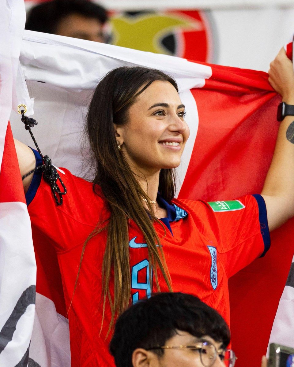 lnstantFoot's tweet photo. Ellie Molloson, ambassadrice @HerGameToo : « En tant que fille ayant grandi en #ENG, j’ai jamais cru qu'il serait possible de sortir sans harcèlement sexuel. Le #Qatar2022 a réalisé ce dont je n'aurais jamais pu rêver. Je n'ai pas entendu le moindre appel de chat dans la rue. » https://t.co/sUJsoGMXhl