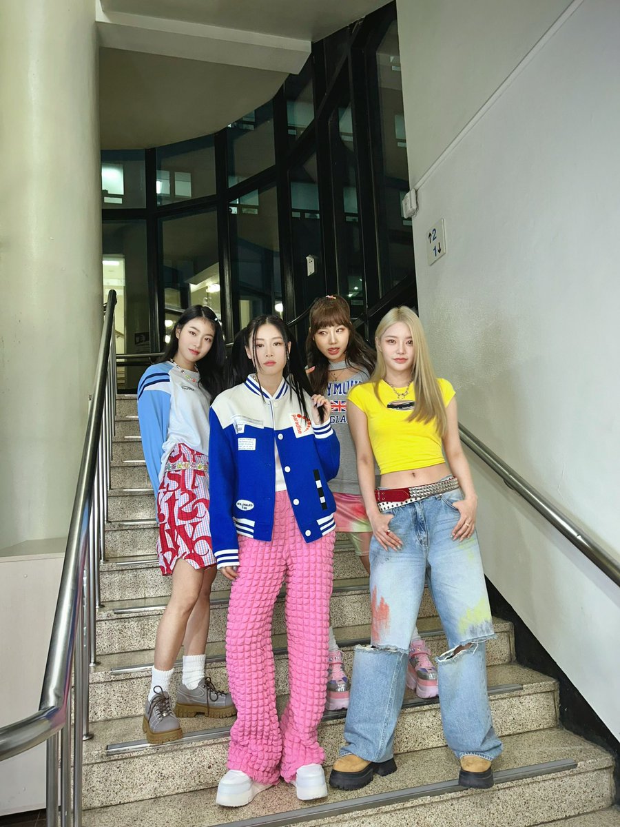 keenaluvs's tweet photo. I LOVE THEM WITH MY ENTIRE HEART AND SOUL ♥♥♥ https://t.co/BqDFdLjQt9