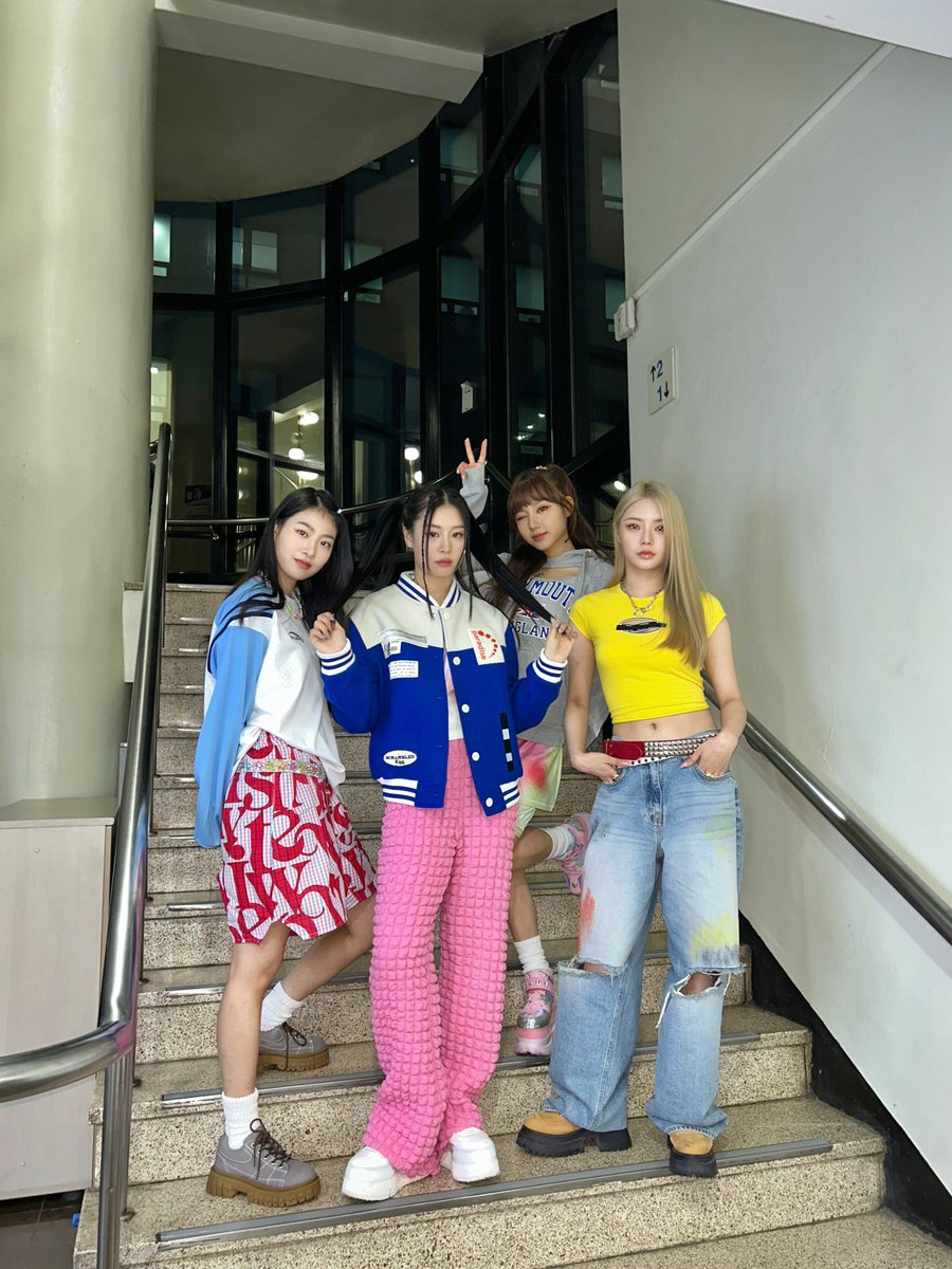 keenaluvs's tweet photo. I LOVE THEM WITH MY ENTIRE HEART AND SOUL ♥♥♥ https://t.co/BqDFdLjQt9