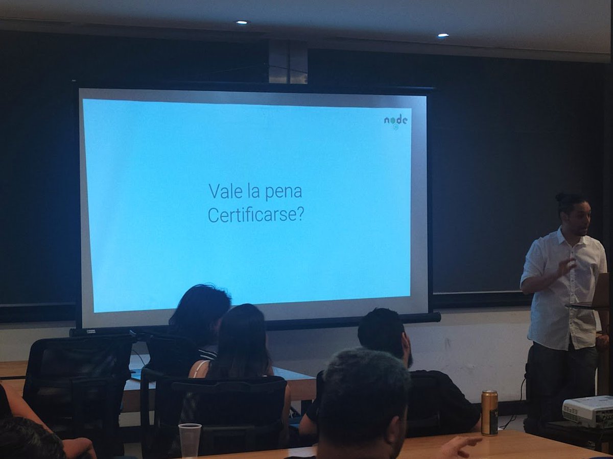 banodejs's tweet image. ¿Vale la pena la certifación?
La opinión de Tomás es que sí.
Primero lo hizo un mejor desarrollador, pero para los recruiter puede ser un elemento diferenciador importante.