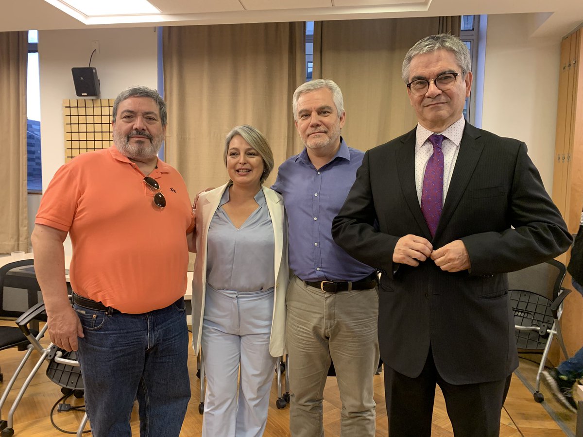 anefchile's tweet photo. Con presencia y participación de ANEF se firma acuerdo entre la MSP-CUT y el gobierno para la negociación del año 2022. El proyecto de ley de reajuste será ingresado a tramitación el próximo lunes 12 de diciembre. https://t.co/achppNUkSl