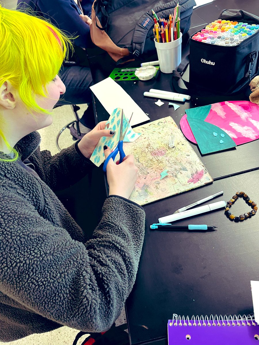 MrsConnorton's tweet photo. @Wawrzyniak_C Joy is creating our new dimensional paper project 💗 https://t.co/vLcjHovIbF
