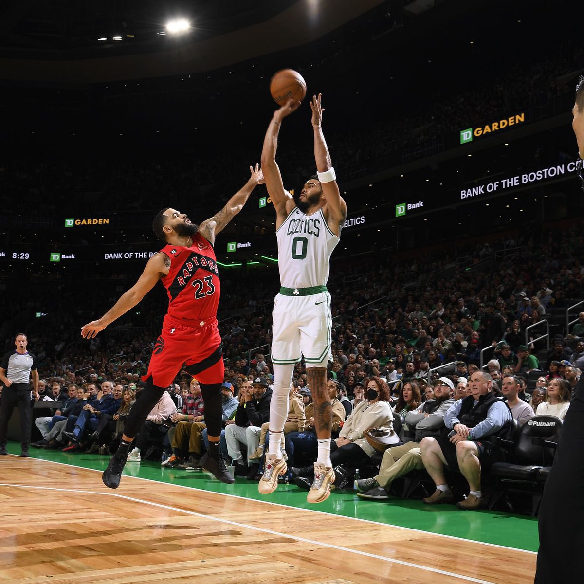 ObsNBAFacts's tweet photo. Fact #134: Every total stat @jaytatum0 is top ten in, this season:

- 1st +/- : 198 (2nd is Jokic 173)
- 3rd PTS: 664
- 4th FGM: 216
- 4th FTM: 158
- 4th Wins: 17
- 5th 3PM: 74
- 9th MP: 770.1

Season Avgs: 31.6, 7.8, 4.5, .9 STL, 1.1 BLK, on 48.8 FG%

Is this his MVP year? https://t.co/sx2dOjEBKp