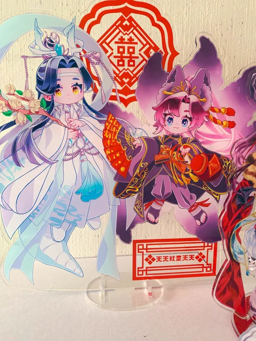 試作の一個届いた!でっけ!!!!!SDキャラでこのサイズ感めちゃくちゃかわいい!!!!!!!やっべ!!!!!!!!これまだ3人ぐらいなら受け付けられるよ!ほんとにかわいい……………どうしよう………………天才だ………………印刷も綺麗 