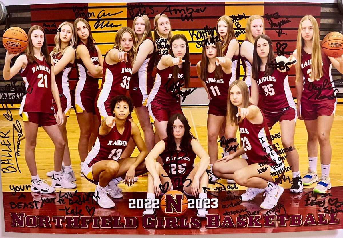 StephanieBalvin's tweet photo. #senioryear @izzybalvin_ 🏀 #25 @NHSRaidersGBB https://t.co/LDEp3L12m8