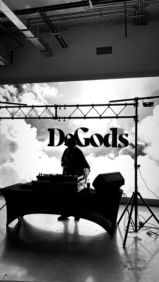 Who was at <a href="/DeGodsNFT/">DeGods</a> tn?