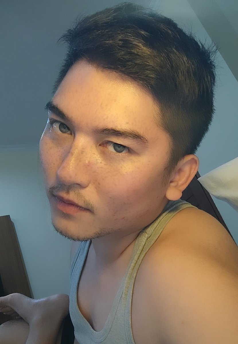 Suka, kecuali jerawatnya 🤣