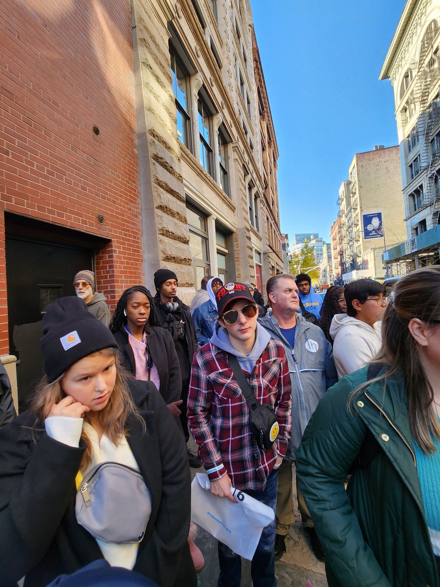 DecaOlive's tweet photo. More NYC pics. These kids are troopers. We have logged 26.7 miles and close to 100 flights of stairs in 3 days #decanyexperience #OBPride https://t.co/Mxfs9xonN8