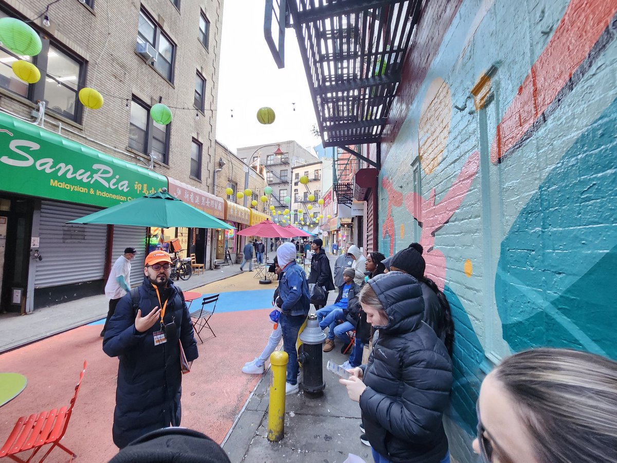 DecaOlive's tweet photo. More NYC pics. These kids are troopers. We have logged 26.7 miles and close to 100 flights of stairs in 3 days #decanyexperience #OBPride https://t.co/Mxfs9xonN8