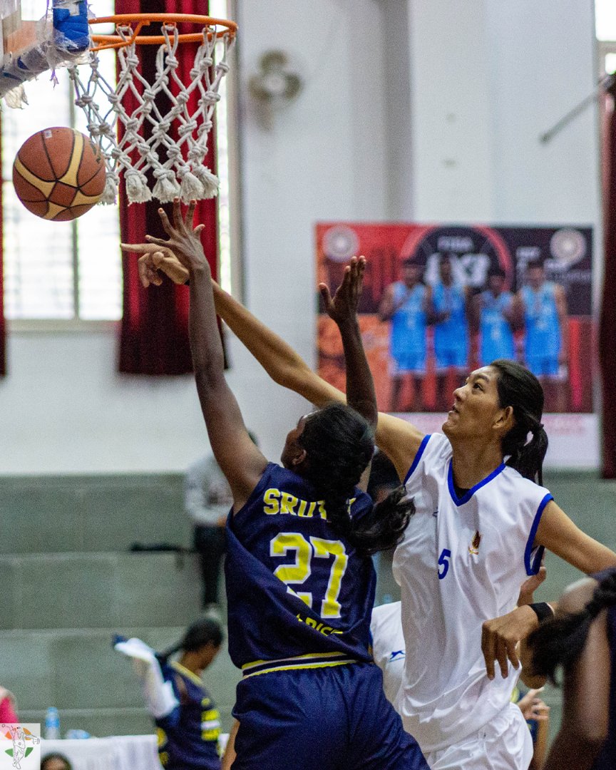 sidbreakball's tweet photo. While Poonam Chaturvedi's height stands out, her skills aren't far behind. She makes a huge impact with soft shooting touch on offense and anticipation and positioning on defense. She &amp; Indian Railways team will face Delhi in semis at 72nd National Basketball Championship,Udaipur https://t.co/R7FtG9ULnW