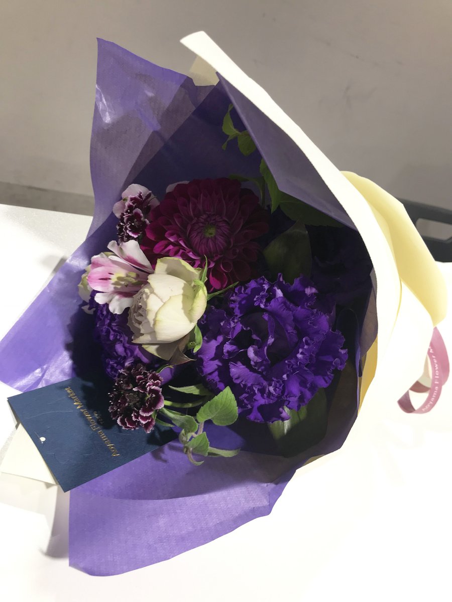 「【#金井桂 先生サイン会③】\本日開催/素敵なお花をいただきました!お送りいただ」|ディアプラス＆シェリプラス編集部のイラスト