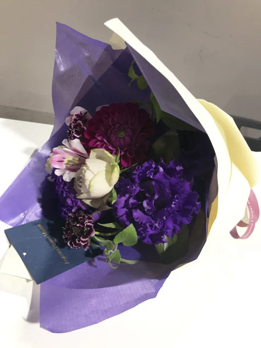 【#金井桂 先生サイン会③】\本日開催/素敵なお花をいただきました!お送りいただいた皆様ありがとうございます 