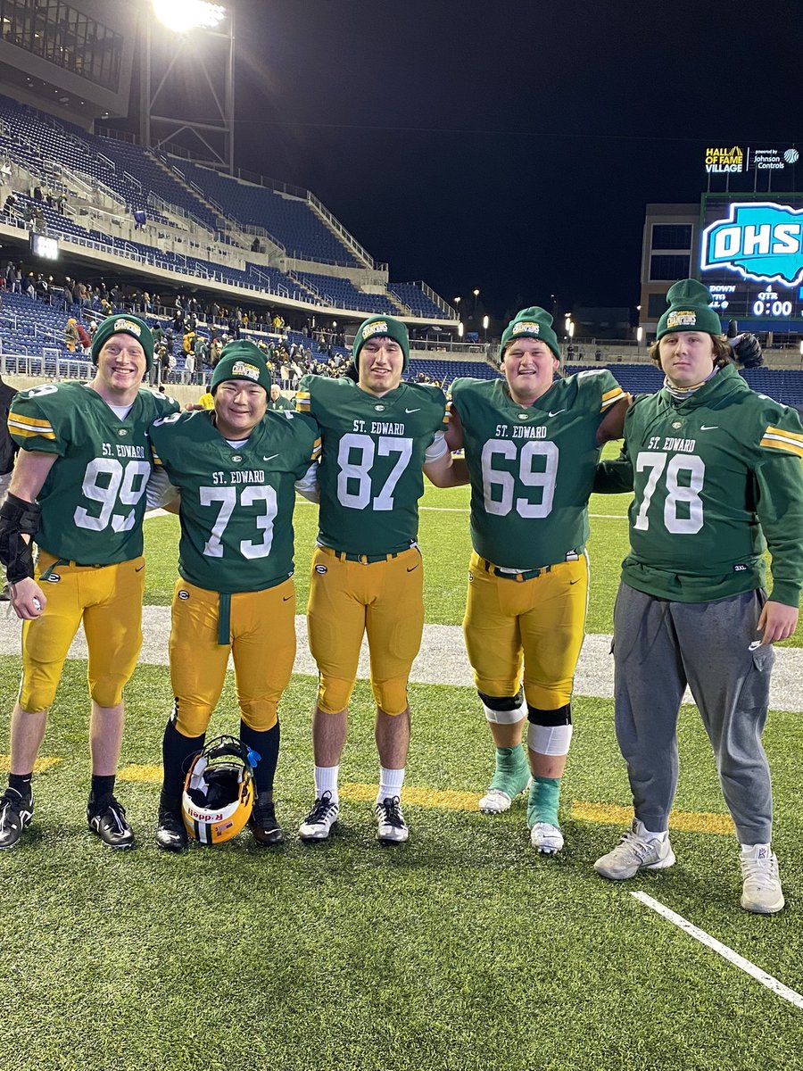 StuartStuart73's tweet photo. And that’s a wrap!! @_Luke_Stuart @SEHS_FOOTBALL 💚💛🦅🏈💍 https://t.co/GTGYg2LLex