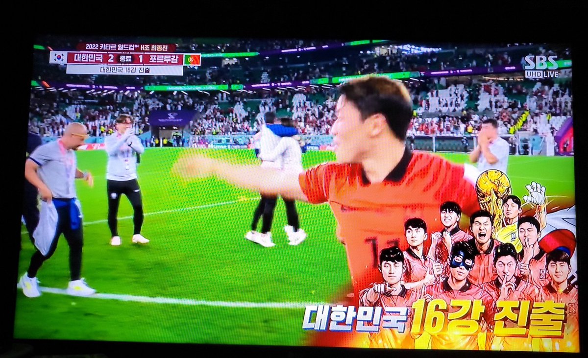 hX9ZwrZ4DAEo7KD's tweet photo. 일 냈다 ⚽️🇰🇷
이게무슨일이고
📌129📌
#해냈다 우리 #태극전사들이여 
멋찌다 멋져부려 👍👍👍
12년만에 
#16강진출 이라니
아~~~ 눈물나😭😭😭
H조 2위로 

#대한민국🇰🇷⚽️ 
#태극전사들
#16강진출확정
#카타르월드컵
#김민재
#황희찬
#손흥민 https://t.co/SVZB65xYNc