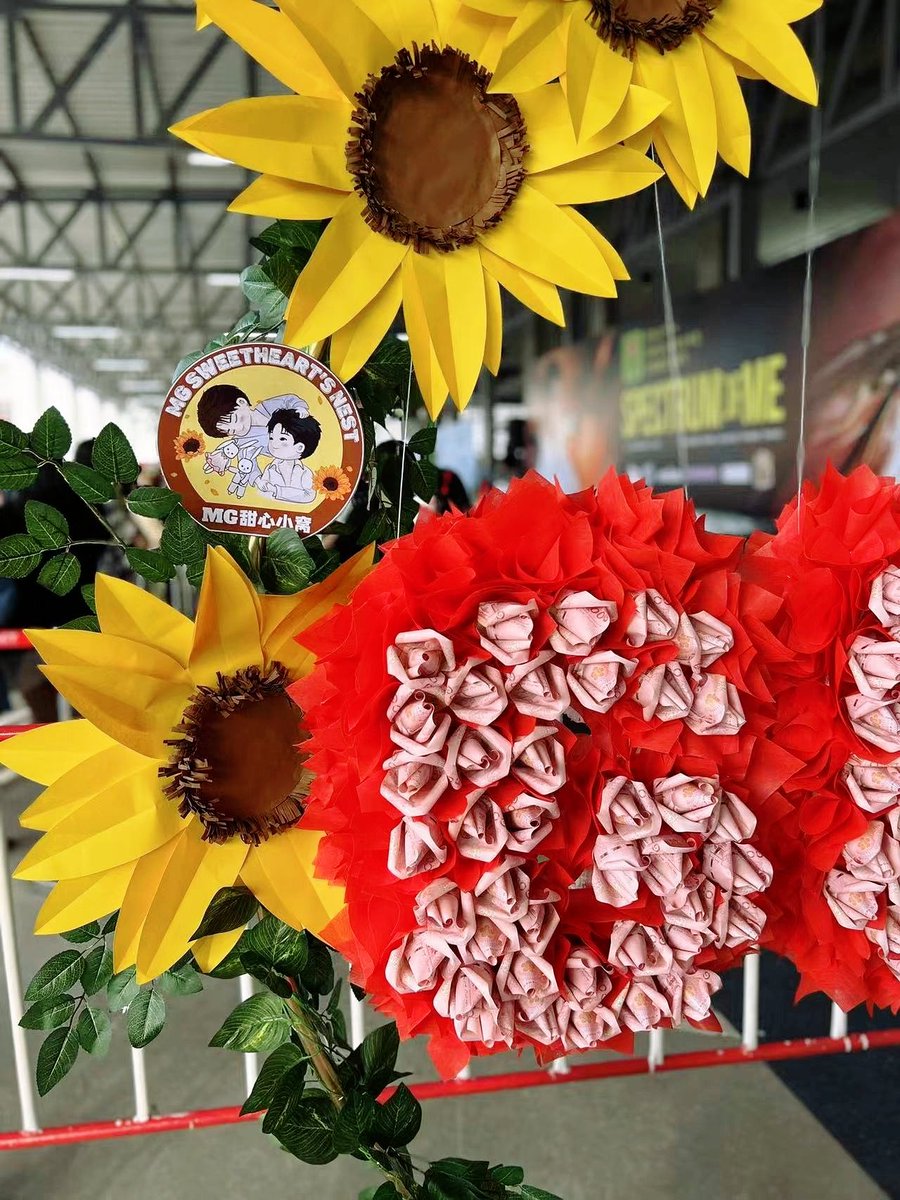 G971202's tweet photo. 🌻Happy Birthday GULF🌻
We always be here!
Chinese Waanjai always support you.❤️❤️❤️🌻🌻🌻
#SpectrumofGULF
#GulfKanawut
@gulfkanawut https://t.co/MmLyRmgKjL