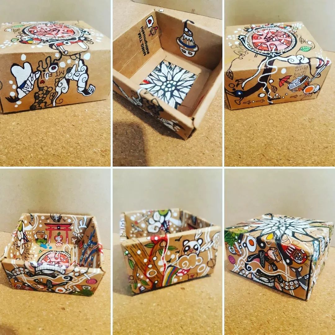 mingmushi's tweet photo. Always have a thing for anything #japanese  - #art #packaging #design Here inspired with a recent piece incorporating #recycling #reused #packaging  It's filled with things  I love #mingmushiworld and a explosion of #japanese #icons #cultures #symbols #toys #fuji [MR MT FUJI] https://t.co/mWTeAdnZxR