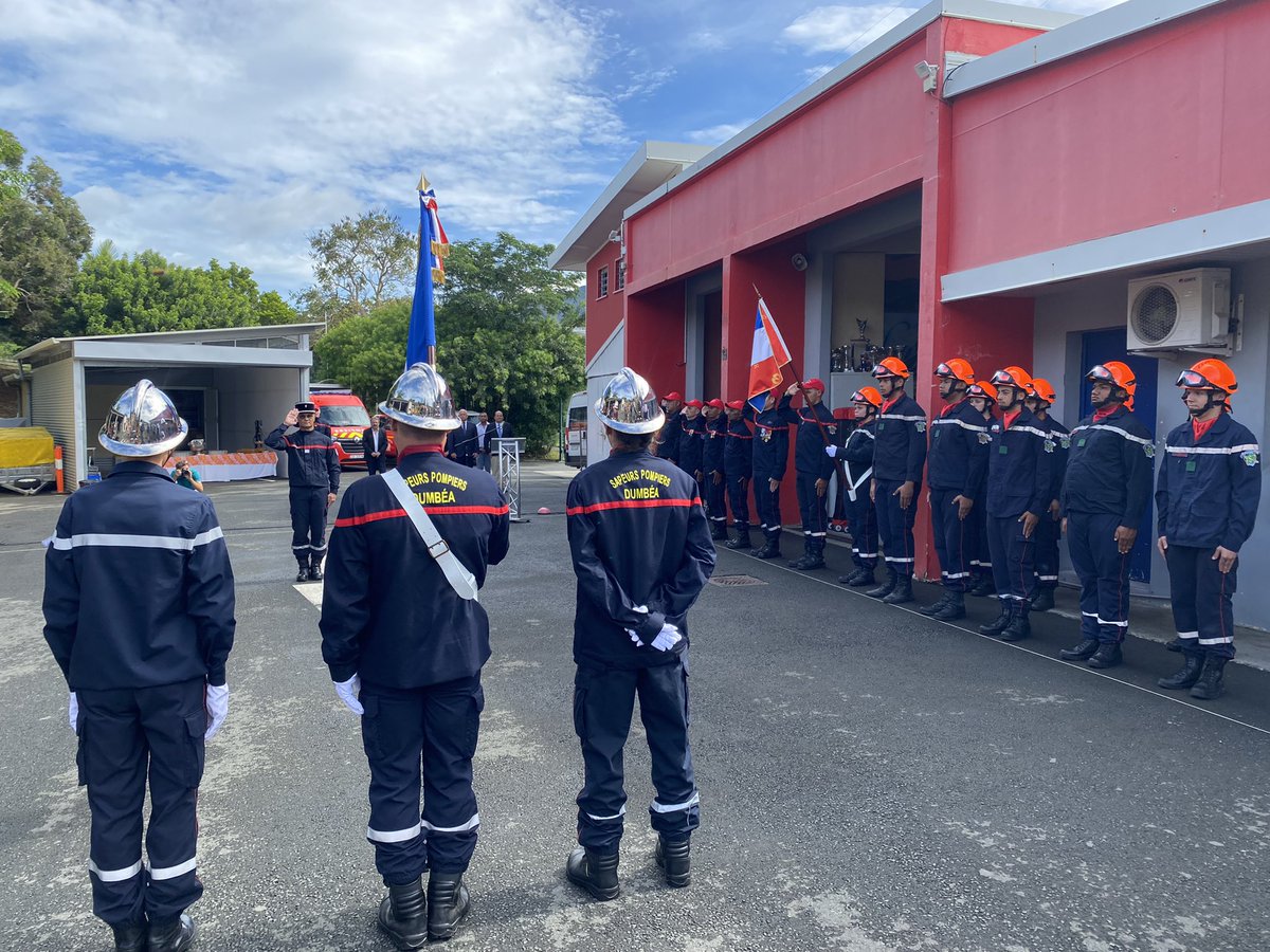 gallina_remi's tweet photo. Cérémonie de Ste Barbe, ce matin, auprès des #Pompiers de Dumbéa. Toujours autant de plaisir à partager avec les jeunes sur les motivations de leur engagement. 🚒🇫🇷 #SainteBarbe #NouvelleCaledonie #France #Courageetdevouement @upc988 @PompiersFR @AllioneFNSPF https://t.co/JxJTfVSVP5
