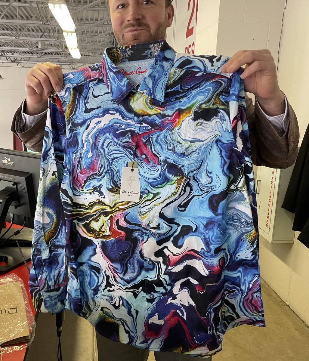 kinglinguist's tweet photo. One of the most beautiful and perfect gifts I’ve ever received… thank you to ⁦⁦@CenterIceClub⁩ for this beauty… might take me a few minutes to match it up… but, you’ll all see it soon… Also, if you’re a Husky fan and not following them… get after it!!! https://t.co/2y6wno8uRe