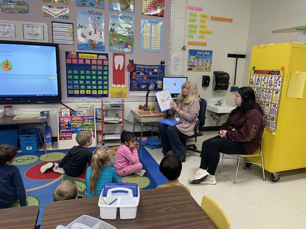 Whitney Tomlin tweet media